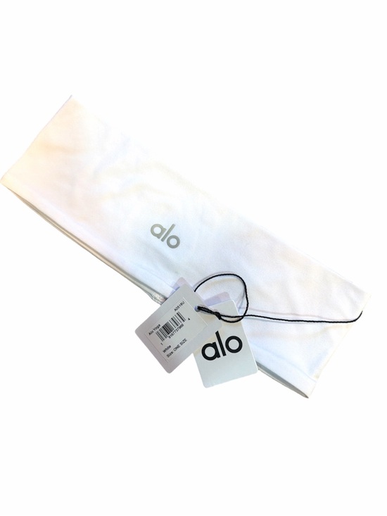 ALO Yoga Accessories - NWT ALO Yoga performance conquer headband - white